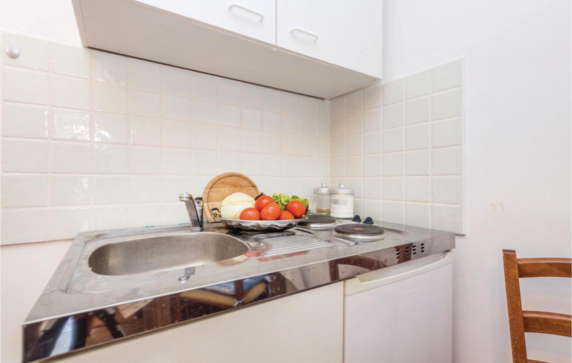 1 Bedroom Nice Apartment In Senj 塞尼 外观 照片