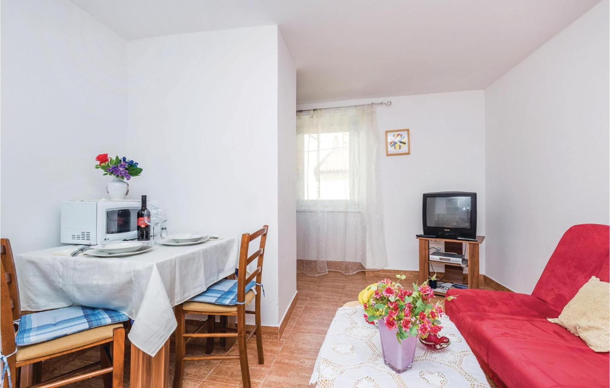 1 Bedroom Nice Apartment In Senj 塞尼 外观 照片